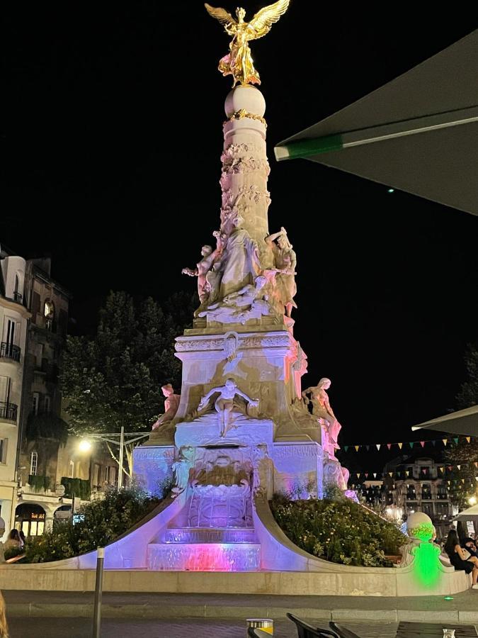 Aux Clefs Des Sacres - Dans Un Hotel Particulier Situe Rue Du Marc - Reims - Hyper Centre Forum Mairie Boulingrin ภายนอก รูปภาพ